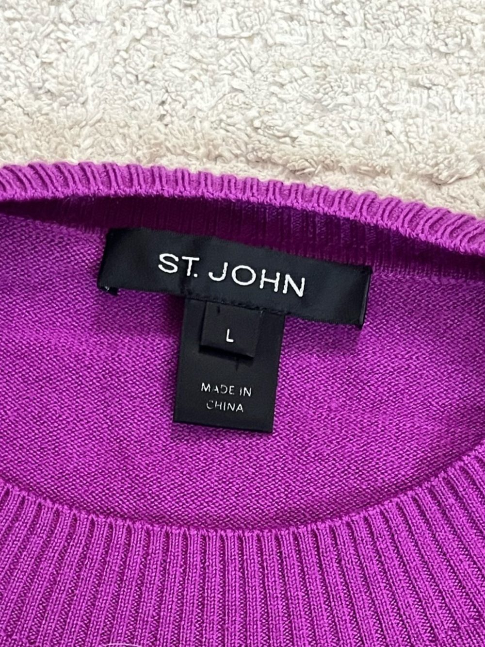 St. John Oversized Sweater - Picture 5 of 5